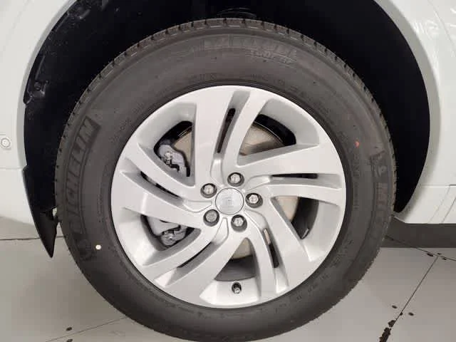 Used 2025 Fuji White Land Rover S image 8