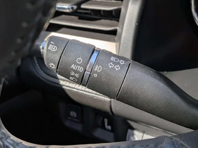 Used 2021 WHITE FROST TRICOAT GMC Denali image 27