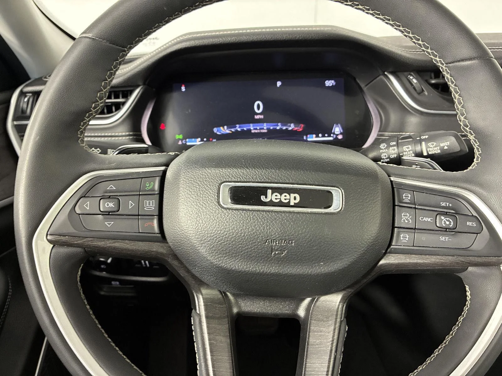 Used 2023 Ember Pearlcoat Jeep Limited image 42