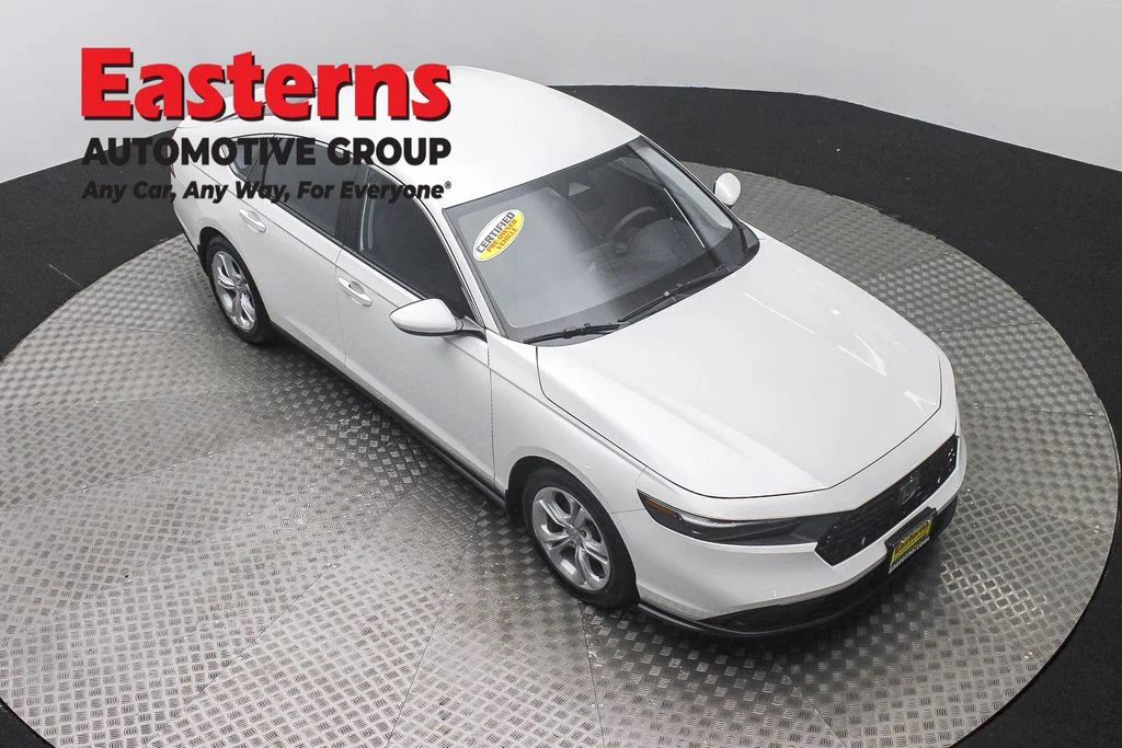 Used 2023 White Honda LX image 3