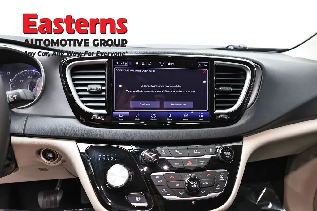 Used 2023 Black Chrysler Touring L image 11