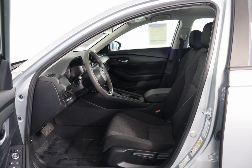 Used 2024 Solar Silver Metallic Honda LX image 10