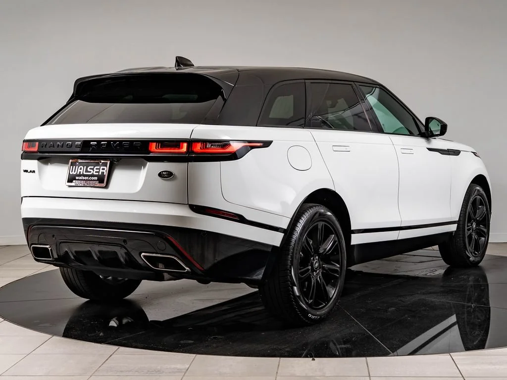 Used 2023 Fuji White Land Rover R-Dynamic S MHEV image 10