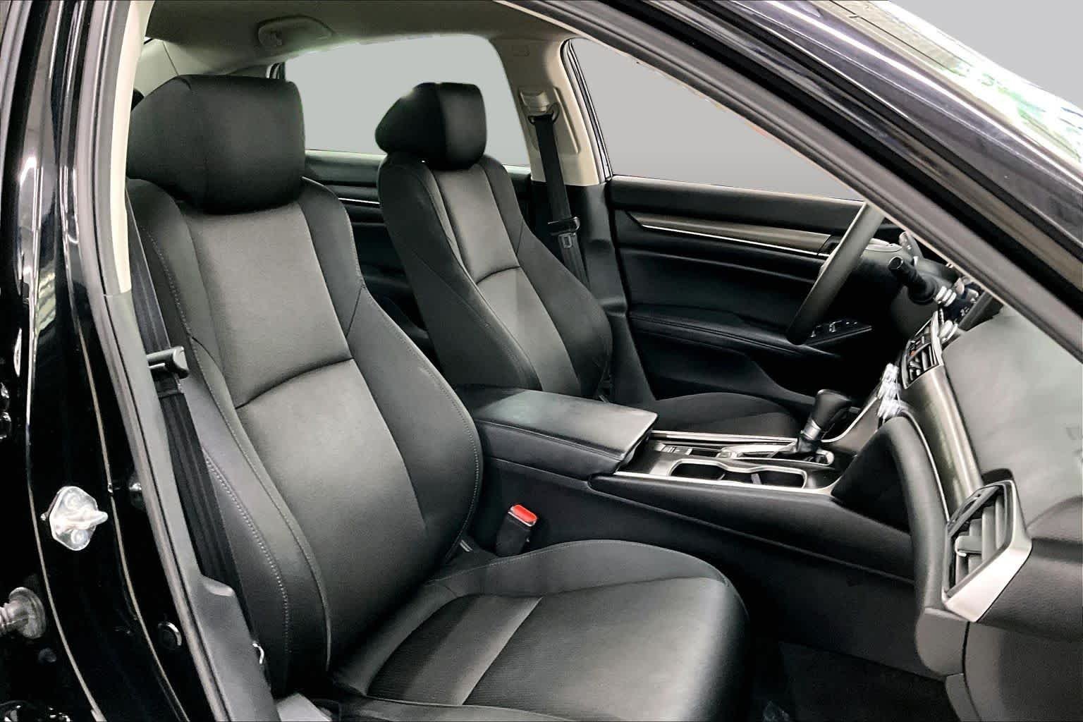 Used 2018 Crystal Black Pearl Honda LX 1.5T image 9