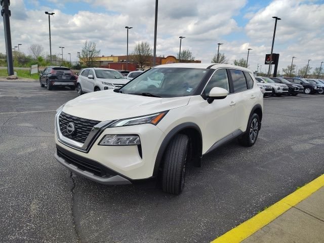 Used 2023 White Nissan SV image 3