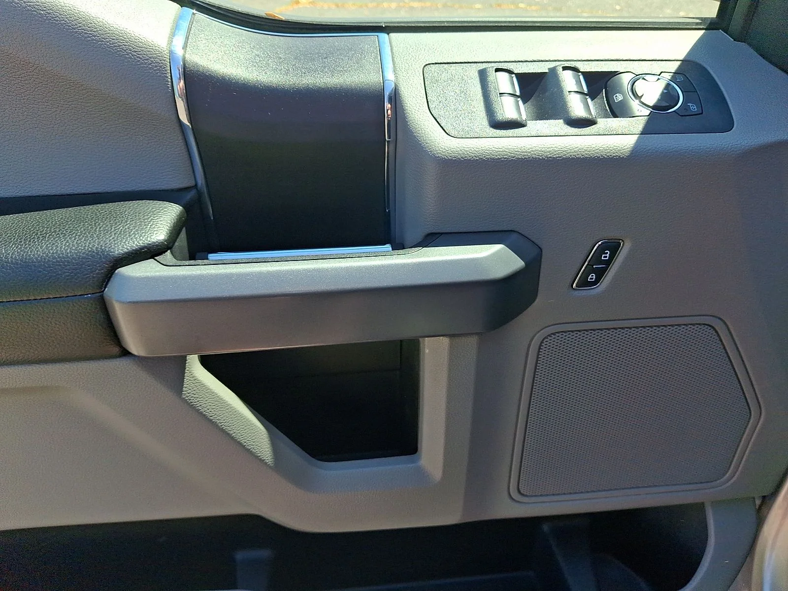 Used 2018 Silver Ford XLT image 13