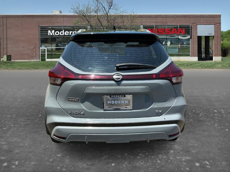 Certified Used 2022 Gray/Super Black Nissan SV image 3
