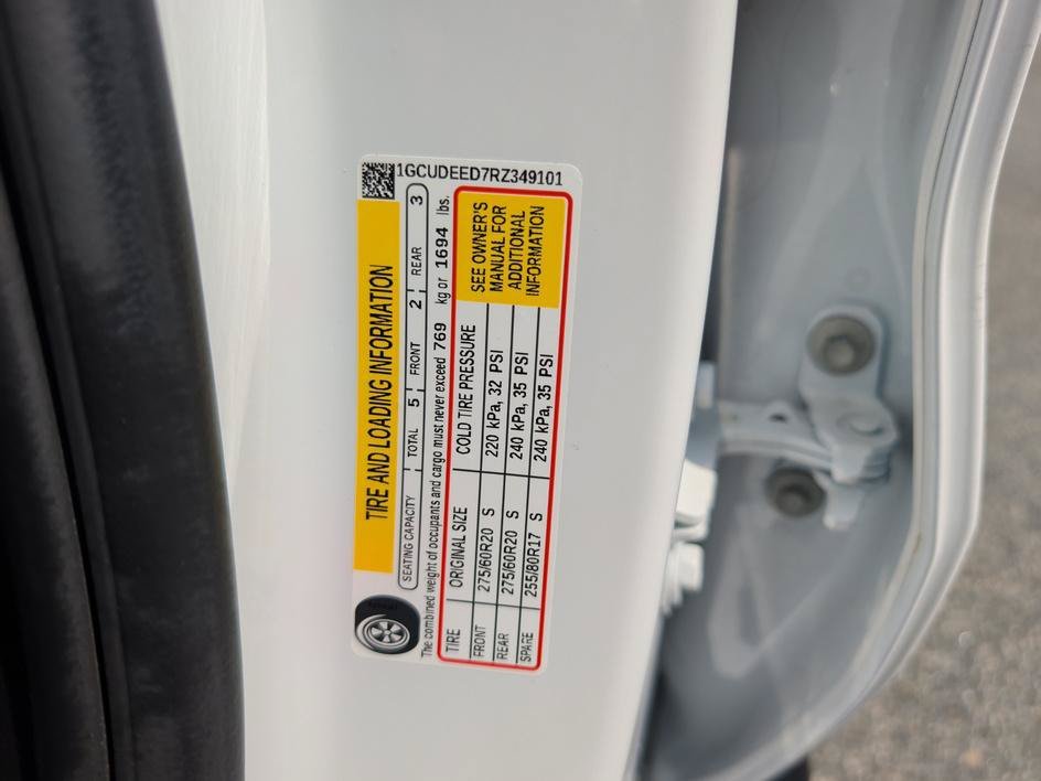 Used 2024 Summit White Chevrolet RST image 31