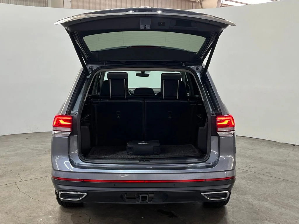 Used 2021 Gray Volkswagen 3.6L V6 SE w/Technology image 12
