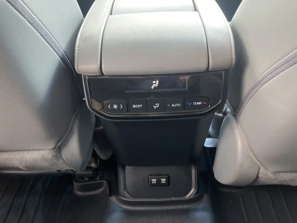 2020 Toyota Highlander XLE - Photo 11