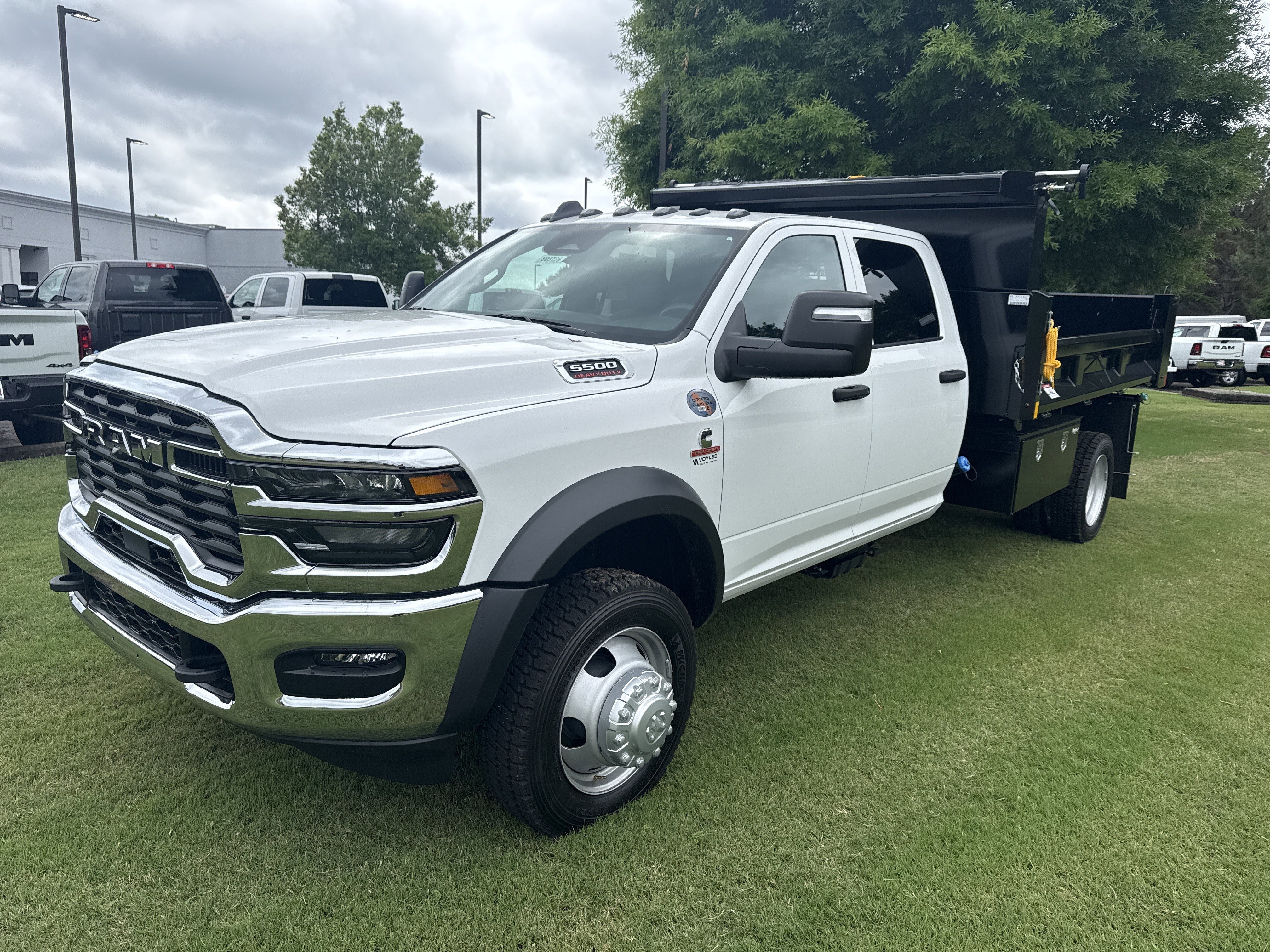 New 2026 Bright White Clear-Coat Exterior Paint RAM Tradesman image 3