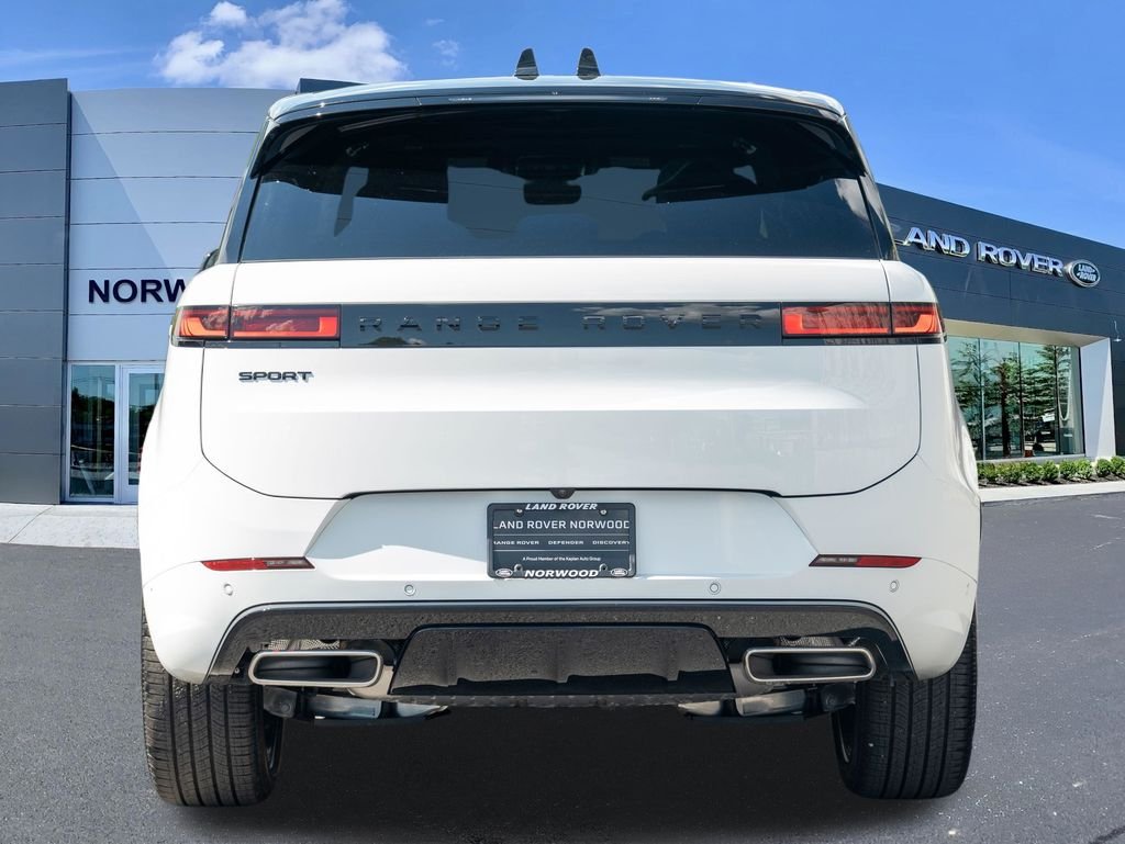 New 2026 Fuji White Land Rover Dynamic SE image 5