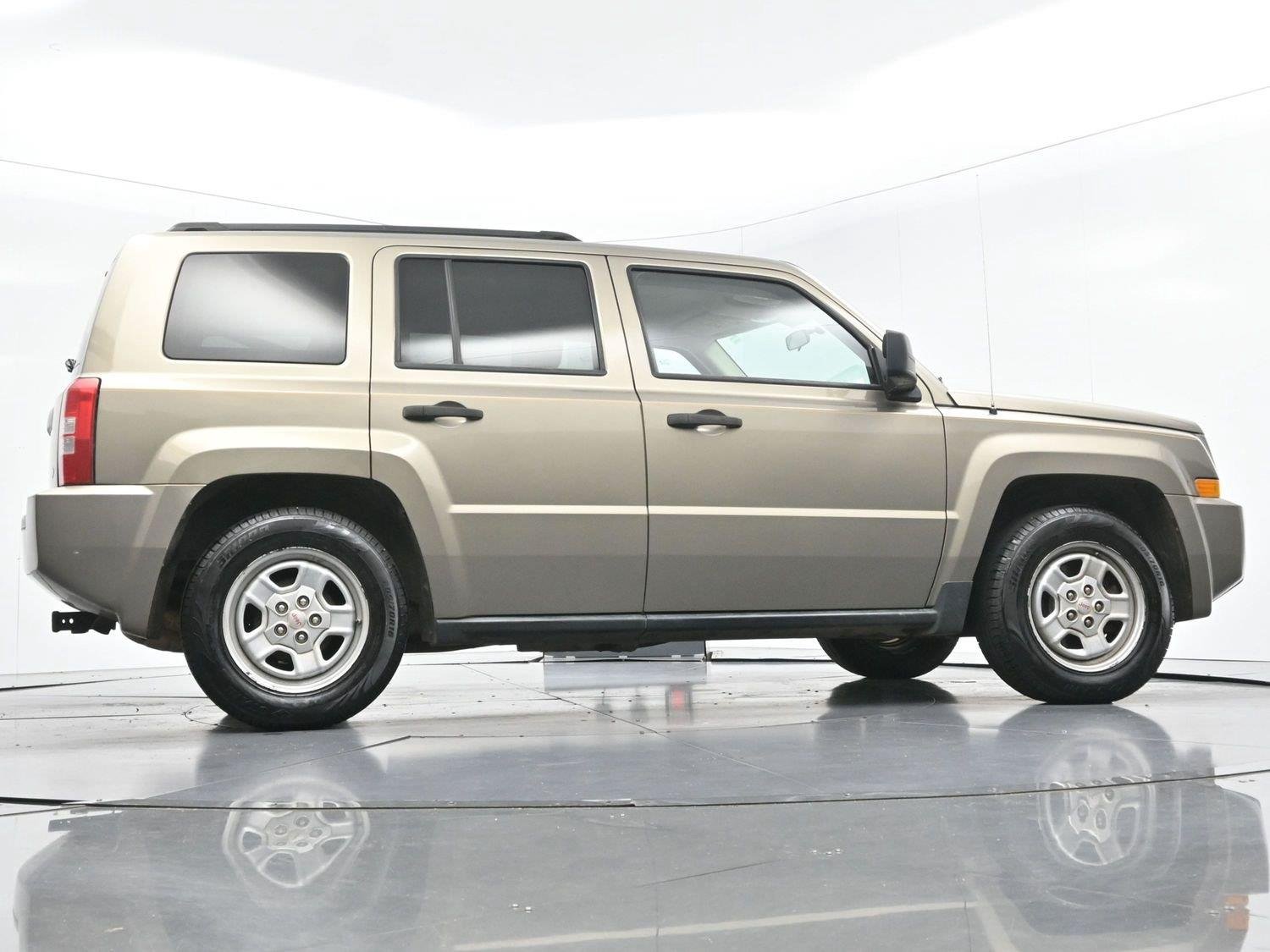 Used 2008 Light Khaki Metallic Jeep Sport image 45