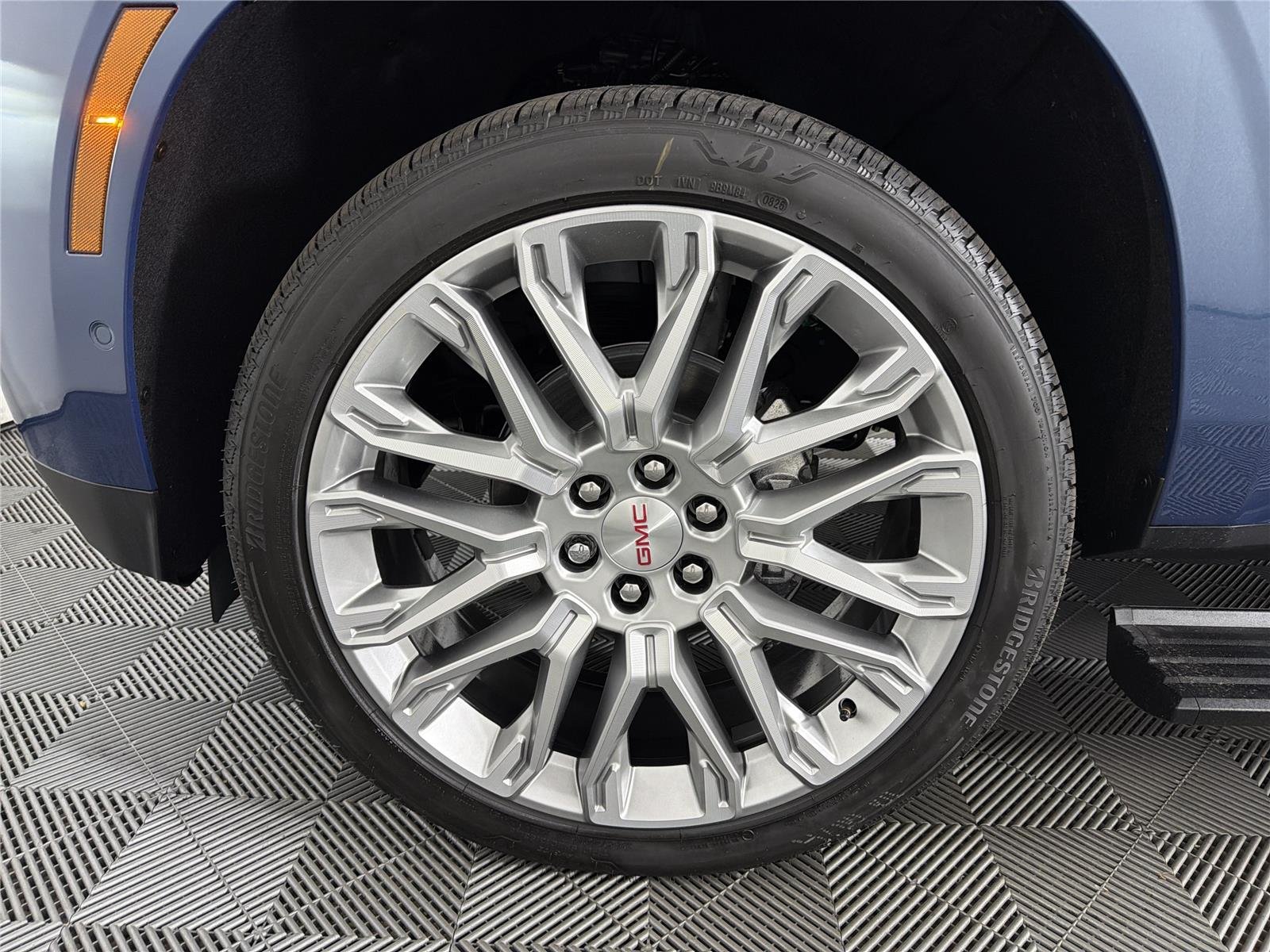 2026 GMC Yukon XL Denali - Photo 9