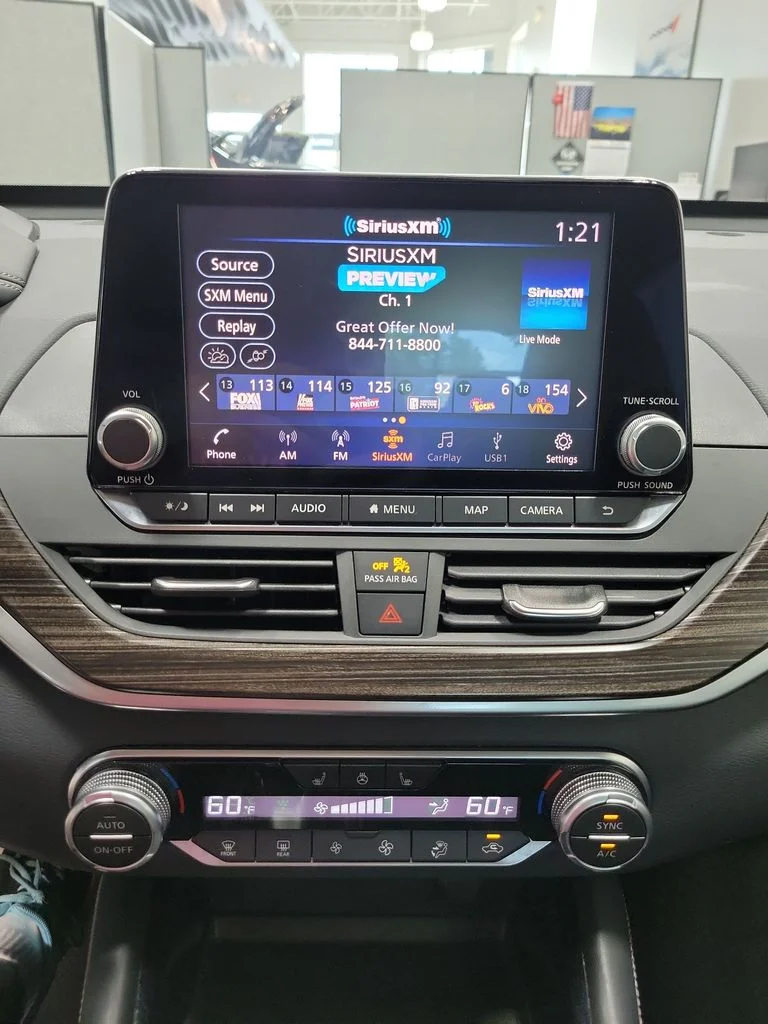 Used 2020 Silver Nissan 2.5 SL image 38
