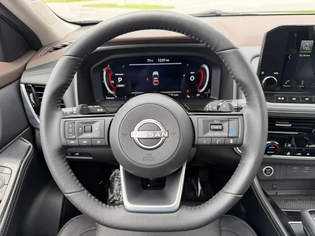 Used 2023 Pearl White Nissan Platinum image 21