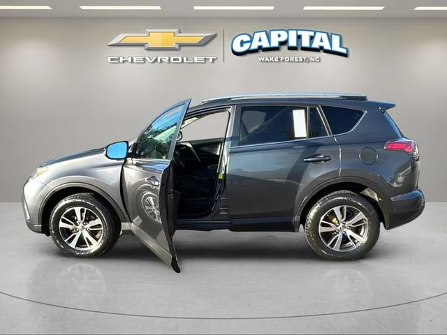 Used 2018 Gray Toyota XLE image 11