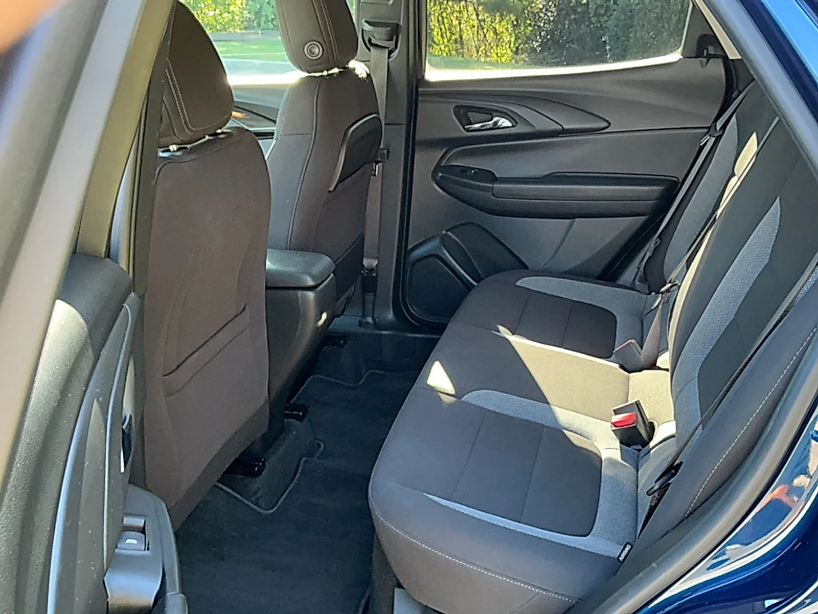 Used 2023 Blue Glow Metallic Chevrolet FWD LT image 17