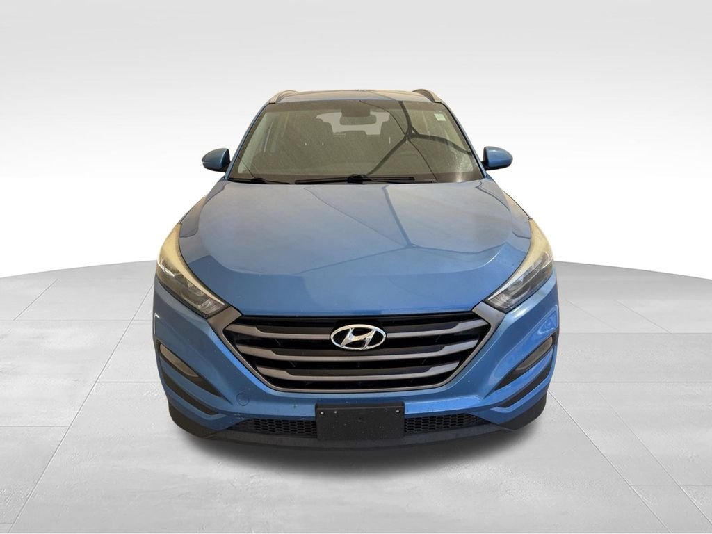 Used 2016 Caribbean Blue Hyundai SE image 4