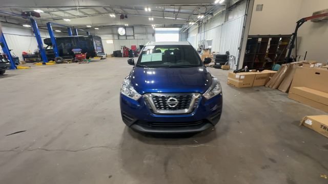 Used 2019 Blue Nissan SV image 3