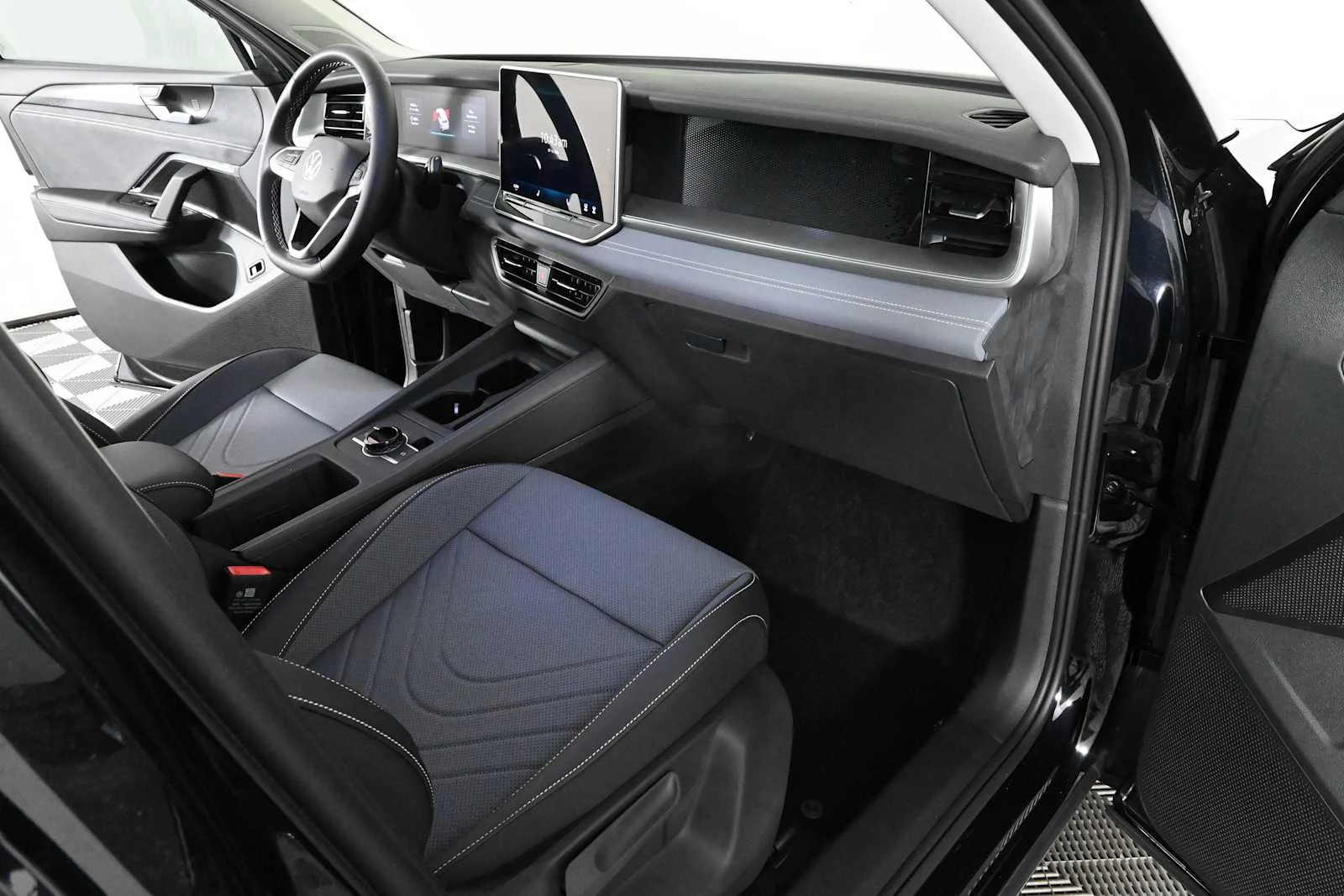 New 2026 Deep Black Pearl Volkswagen SE image 11