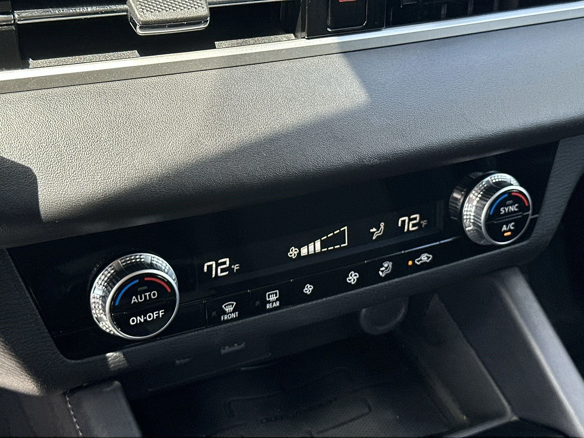 Used 2023 White Mitsubishi ES image 16