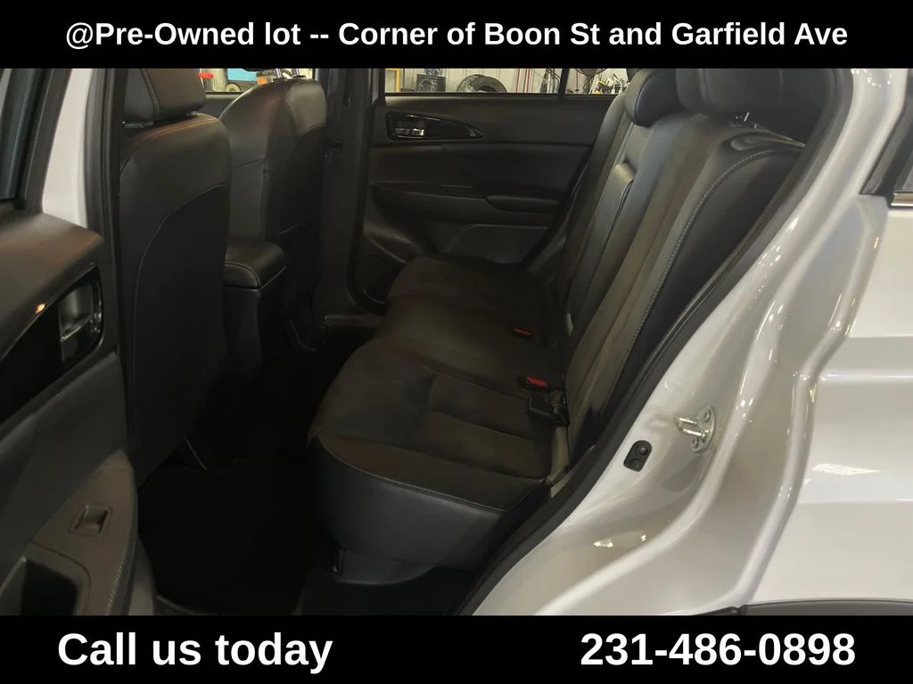Used 2025  Mitsubishi SE image 25