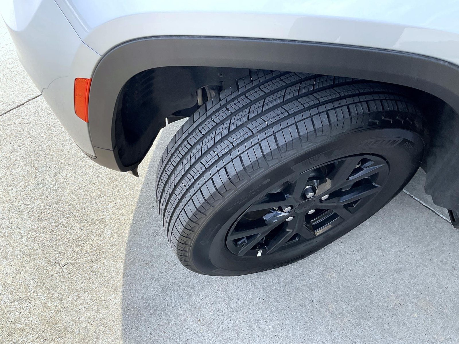 Used 2025 Silver Jeep Altitude X image 25