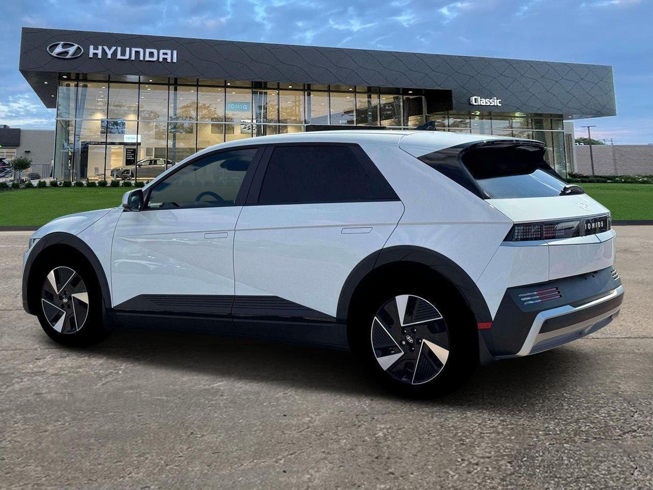 New 2026 Atlas White Hyundai SEL image 4