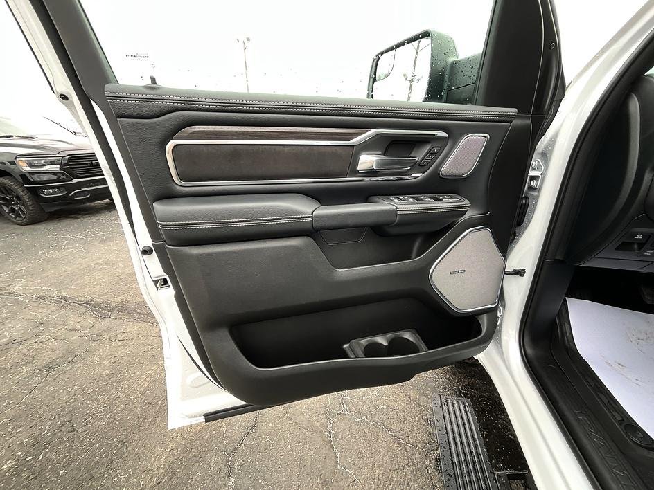 New 2026 Ivory White Tri-Coat Pearl-Coat Exterior Paint RAM Laramie image 12