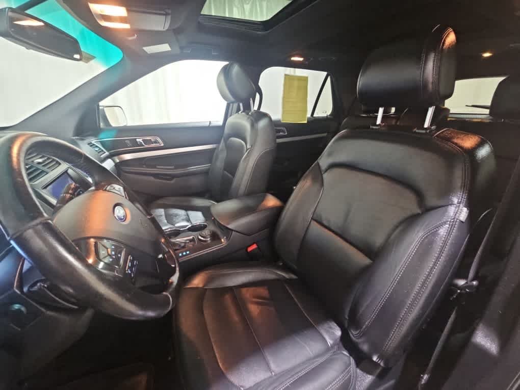 Used 2017 Smoked Quartz Metallic Tinted Clearcoat Ford XLT image 8
