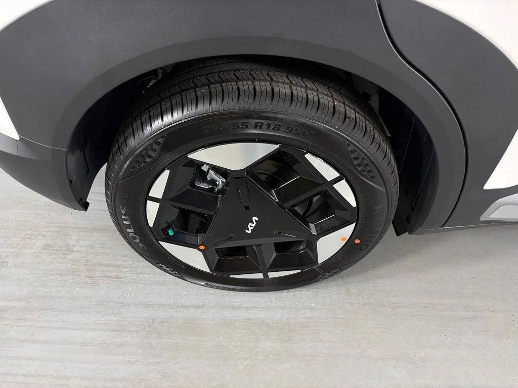 New 2027 Snow White Pearl Kia EX image 11