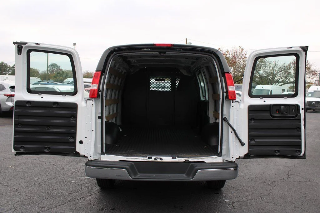 2023 GMC Savana Cargo Work Van - Photo 30