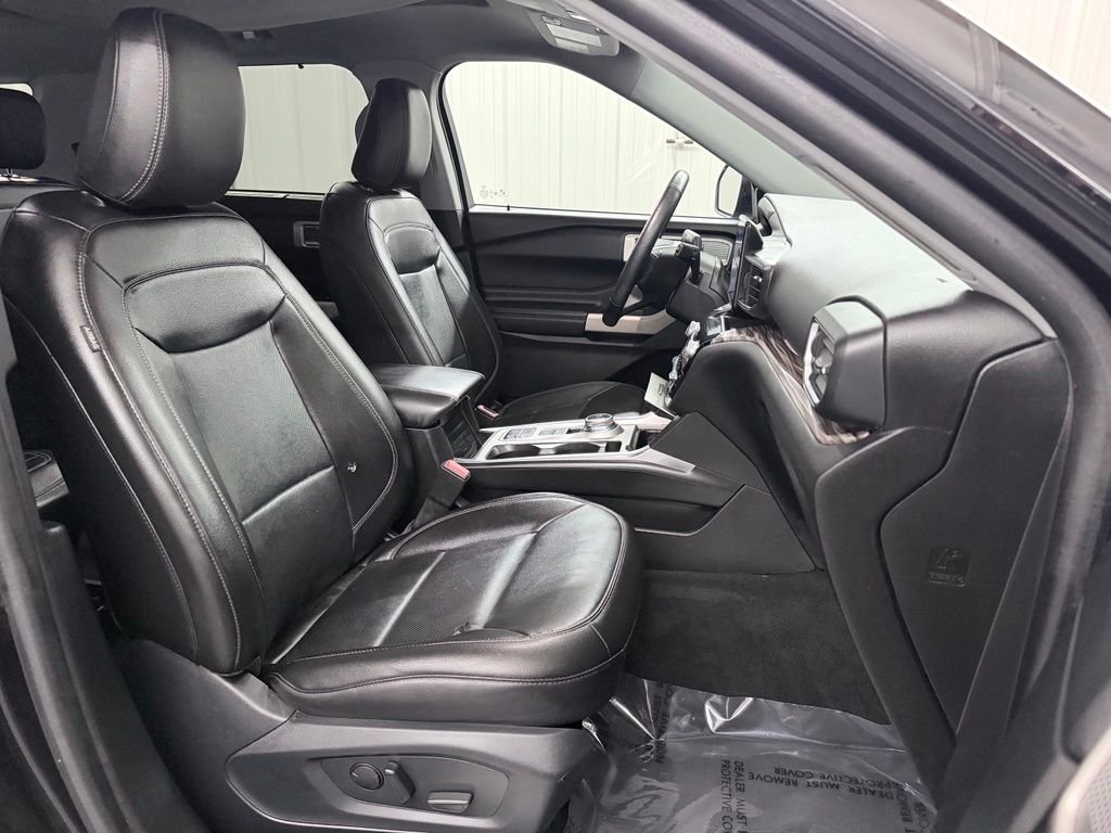 Used 2022 Black Ford Limited image 45