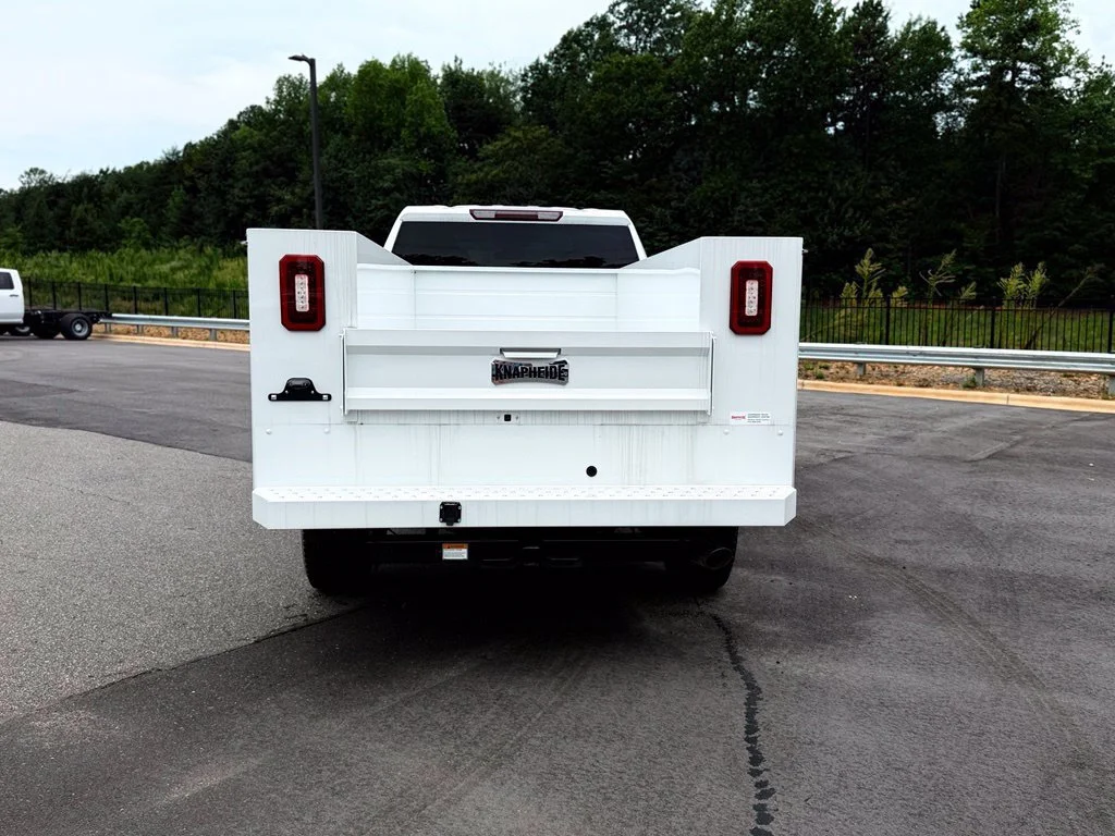 New 2026 Summit White Chevrolet WT image 5