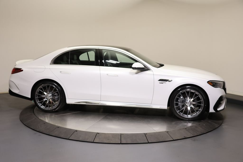 New 2027 MANUFAKTUR Moonlight White Magno Mercedes-Benz E 53 AMG® image 8