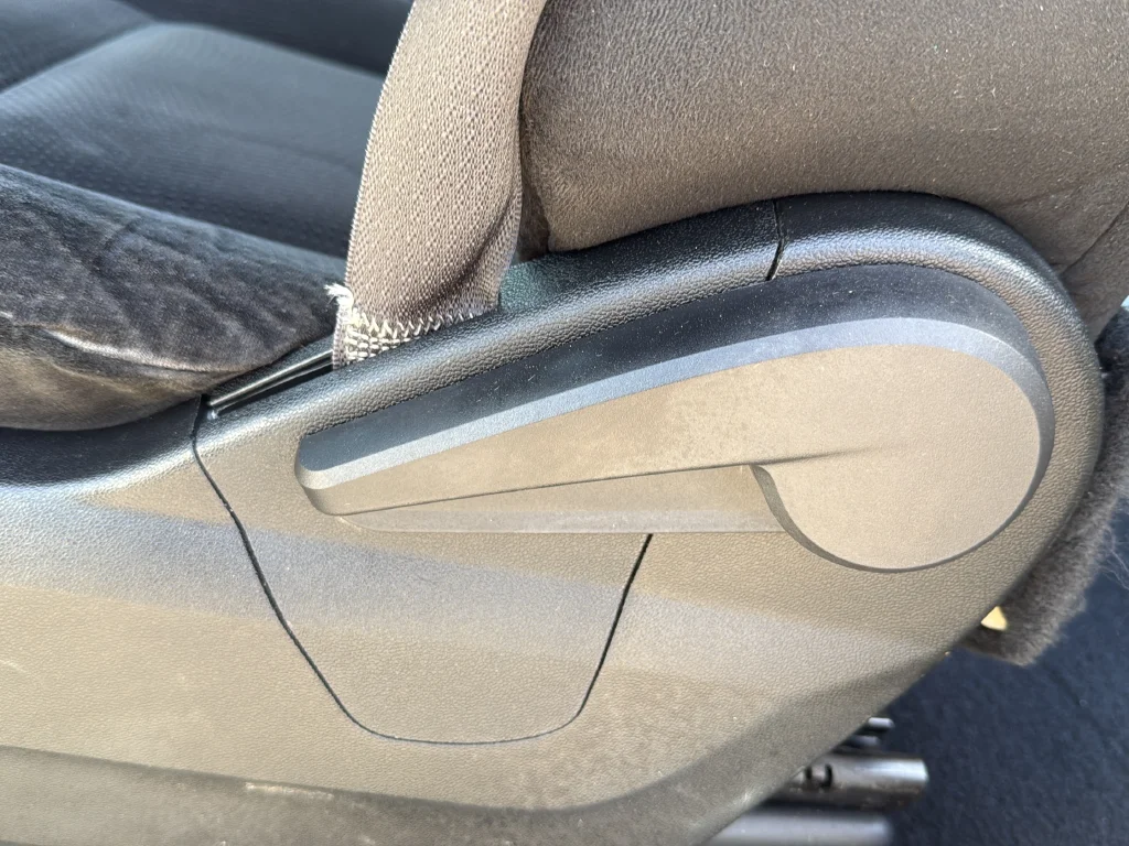 Used 2015 Silver Dodge SE image 14