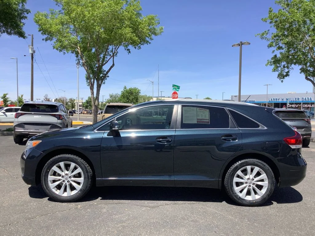Used 2015 Gray Toyota LE image 24