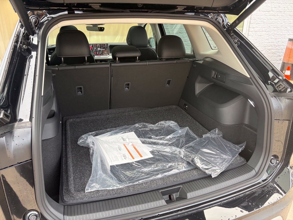 New 2026 Deep Black Pearl Volkswagen 2.0T SE image 31