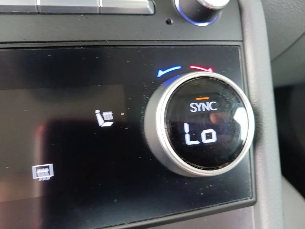 Used 2025 Black Hyundai SEL image 25