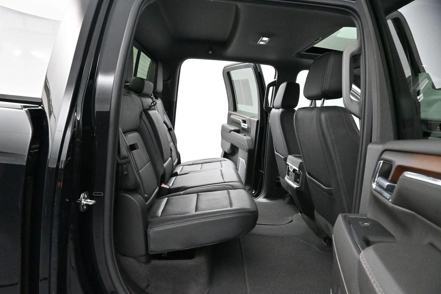 Used 2024 Onyx Black GMC Denali image 35
