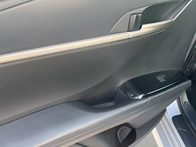 2025 Toyota Camry LE - Photo 26