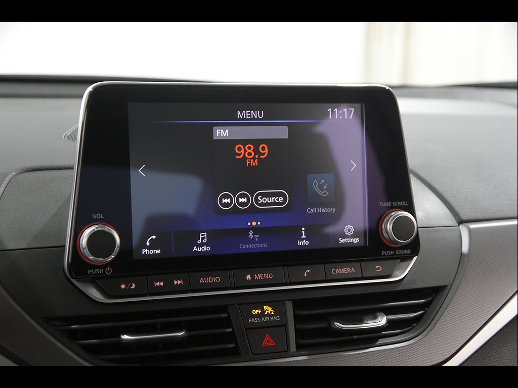 2025 Nissan Altima SR - Photo 10