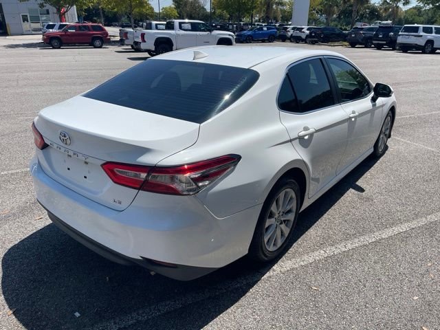 Used 2020 White Toyota LE image 9