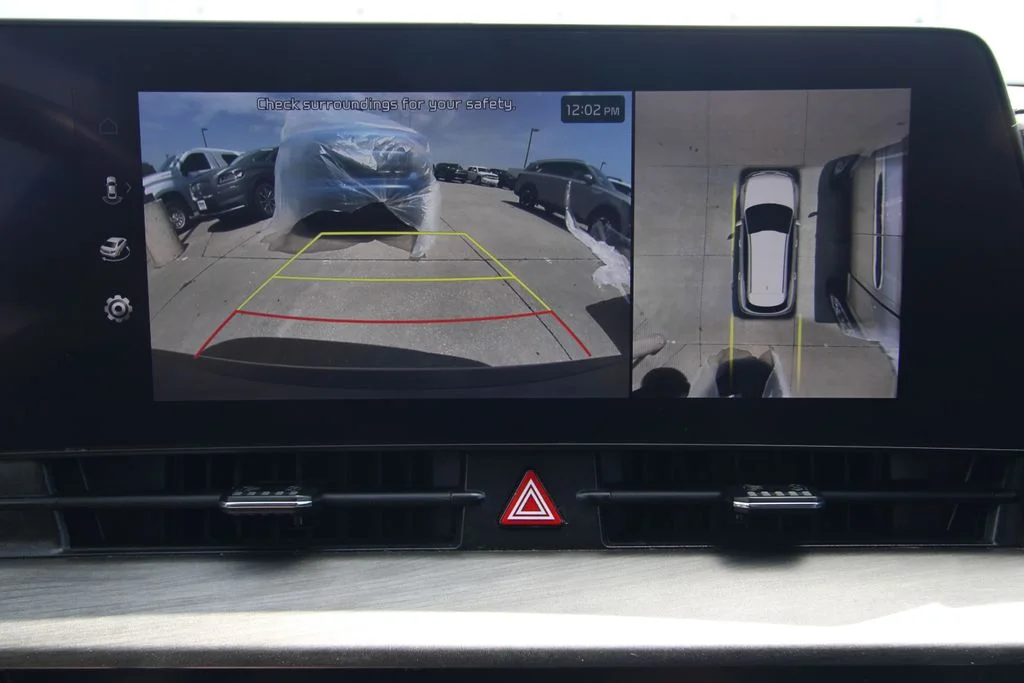 Used 2023 Red Kia X-Pro Prestige image 13