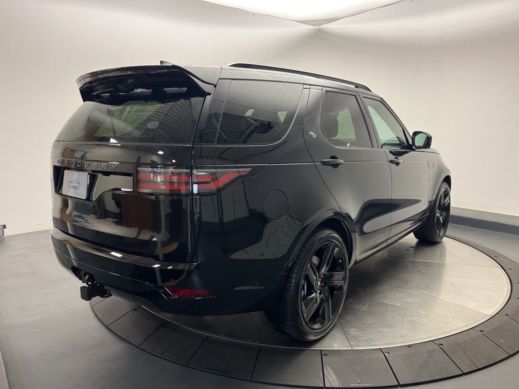 Certified Used 2025 Santorini Black Metallic Land Rover Dynamic SE image 5