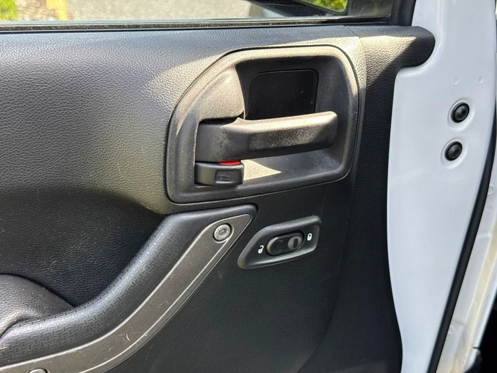 Used 2013 Bright White Jeep Unlimited Sport image 23