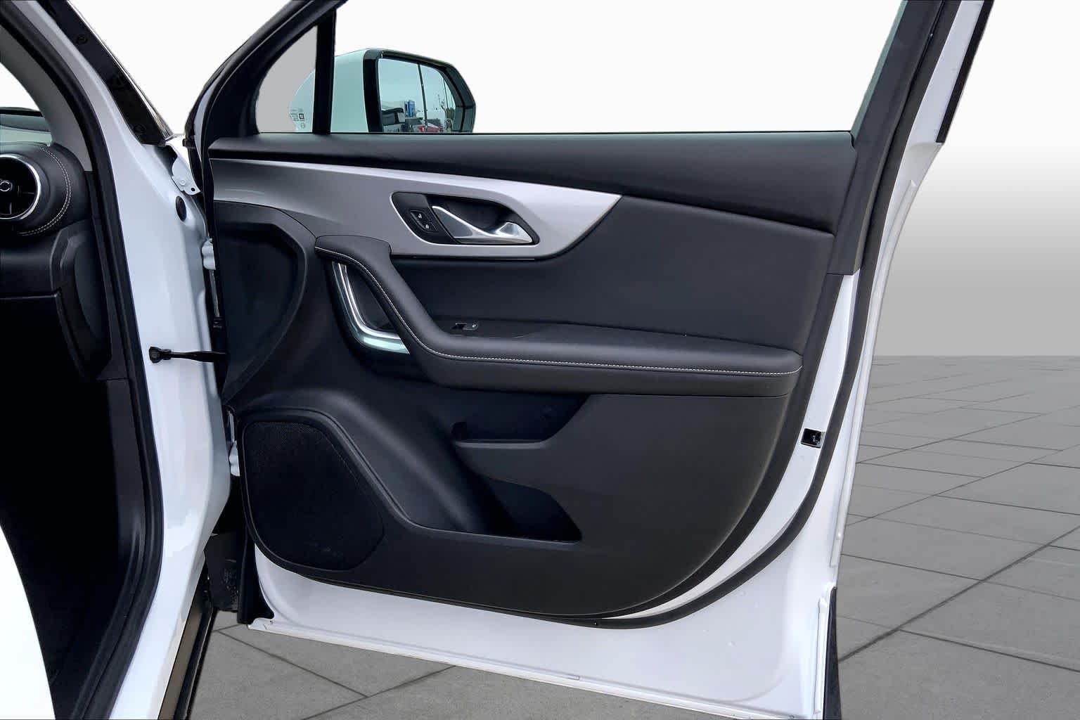 Used 2025 Summit White Chevrolet LT image 22