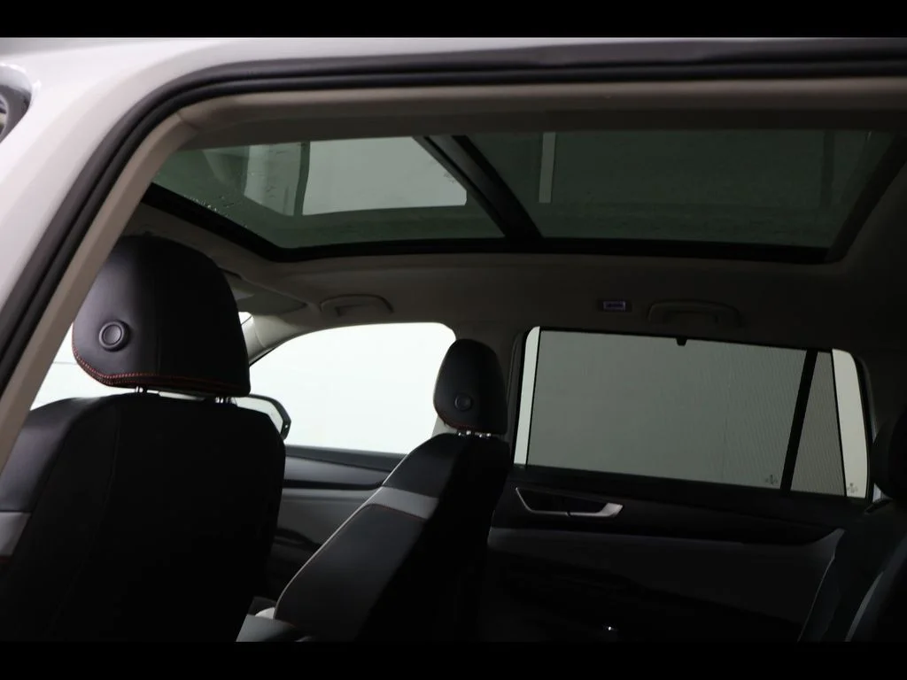 New 2026 White/off-white Volkswagen 2.0T Peak Edition image 9