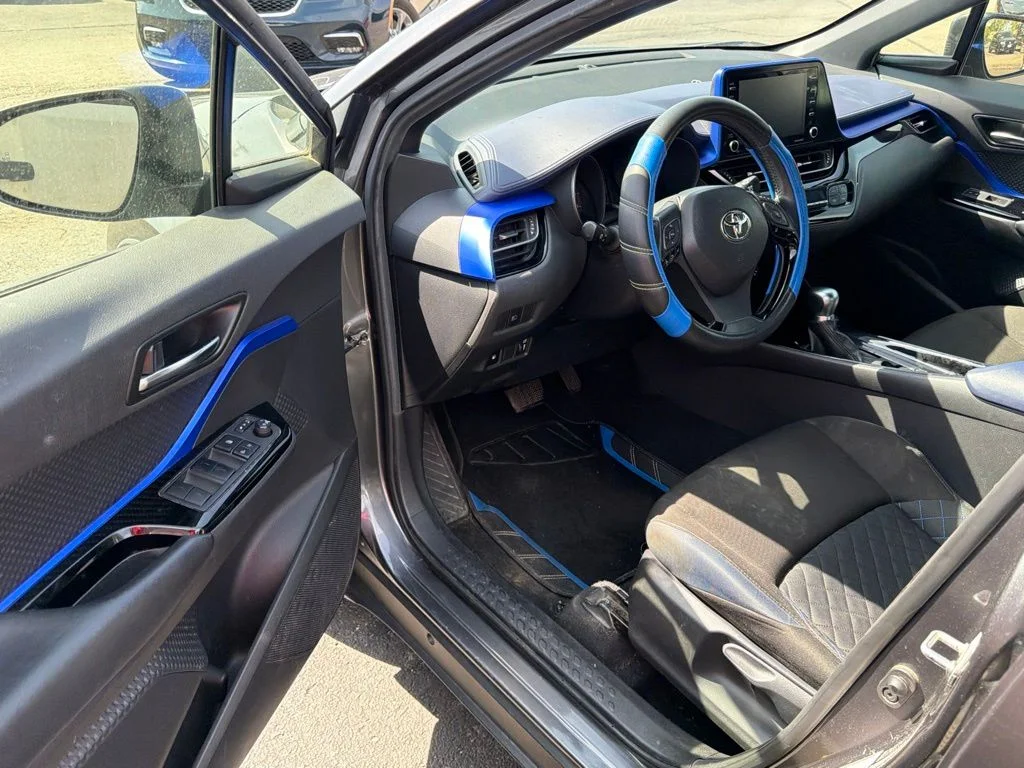 Used 2021 Magnetic Gray Metallic Toyota XLE image 9